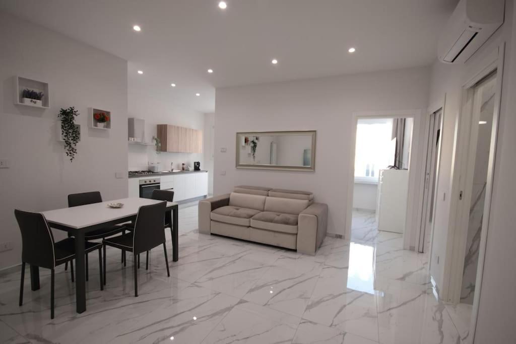 Chiaia Arcoleo House - Anita Apartment เนเปิลส์ ภายนอก รูปภาพ