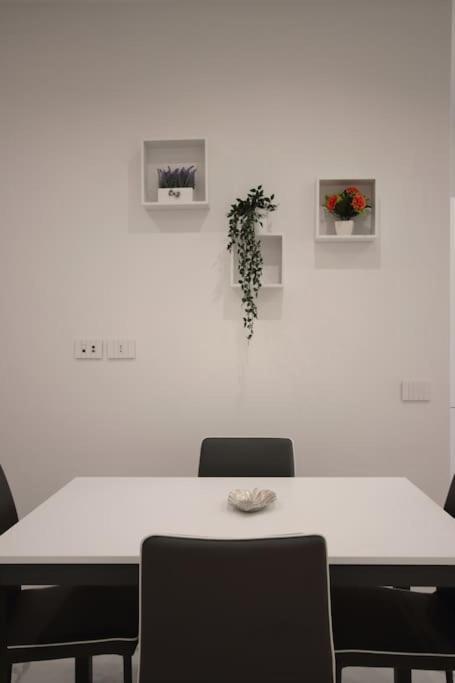 Chiaia Arcoleo House - Anita Apartment เนเปิลส์ ภายนอก รูปภาพ